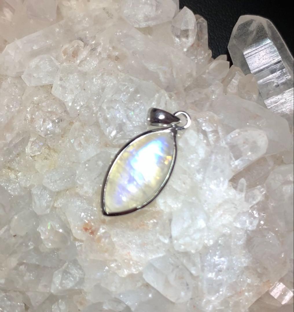 ⭐️eye様⭐️ 《ハイグレード》ホワイトラブラドライト　ペンダントトップ