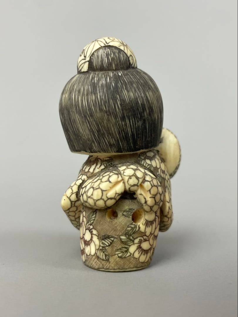 時代根付 極上細密彫り天然素材 白材 マンモス牙製 作家物 在銘 中国美術 唐子