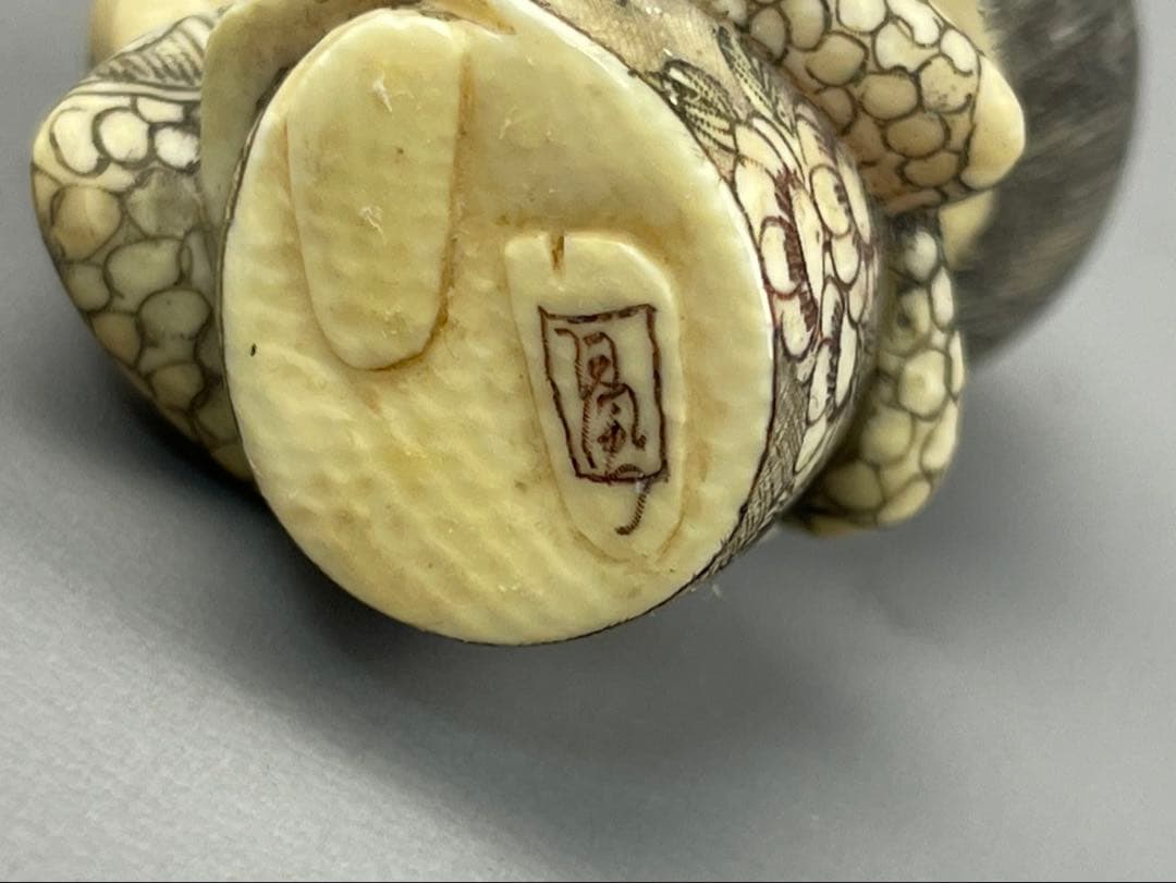 時代根付 極上細密彫り天然素材 白材 マンモス牙製 作家物 在銘 中国美術 唐子