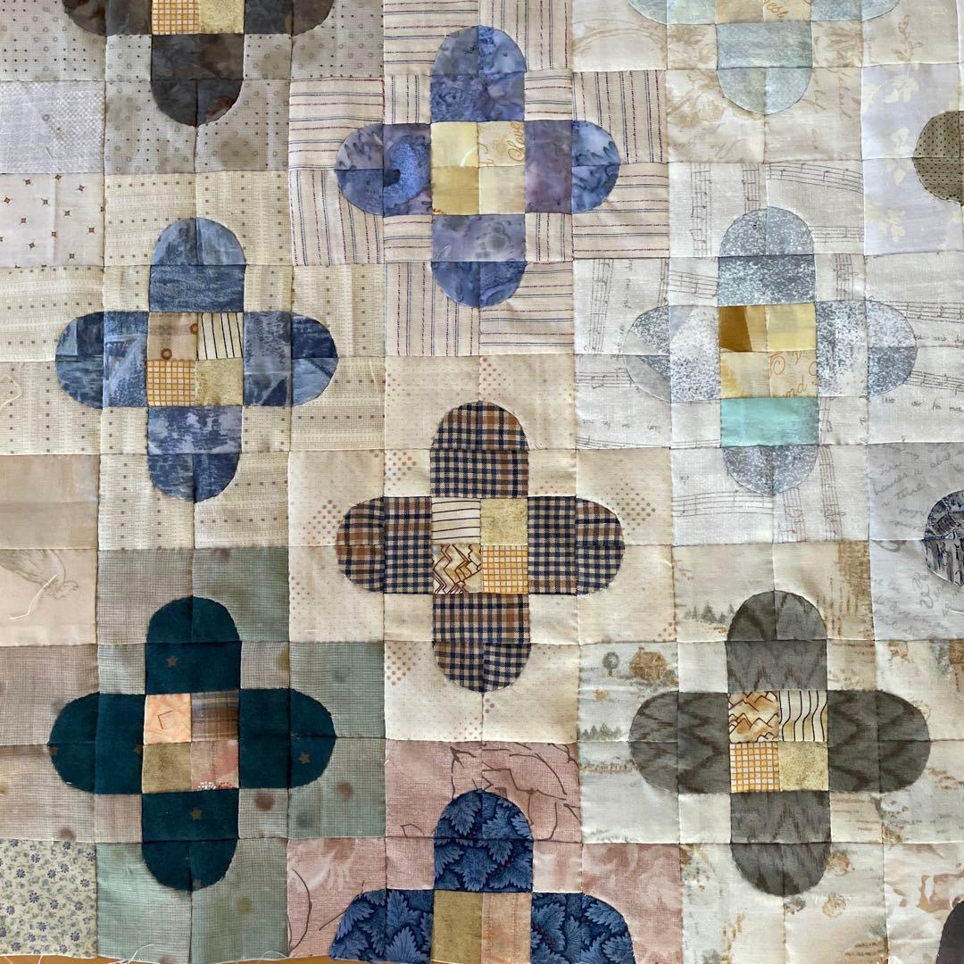 パッチワーク　キルトトップ　フラワー