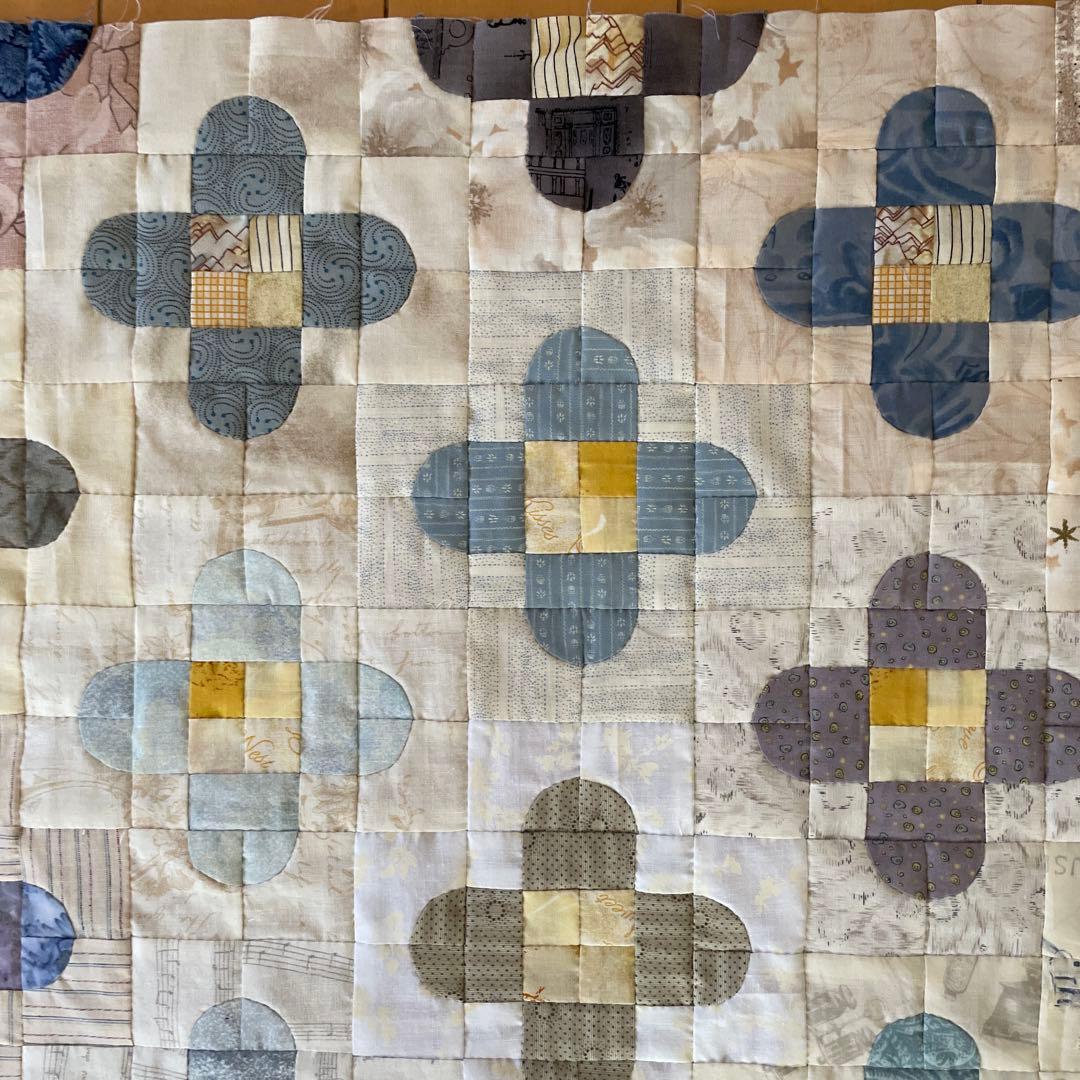 パッチワーク　キルトトップ　フラワー