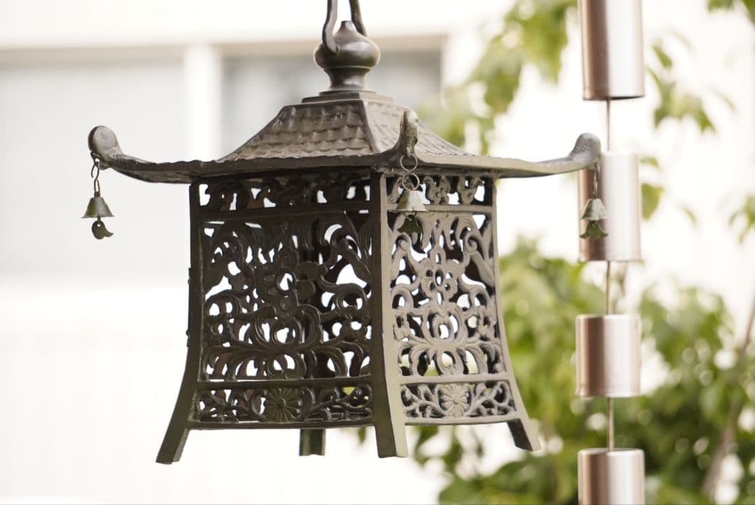 吊り灯籠　唐草紋　　アンティーク　雑貨　骨董　吊灯籠　灯り　照明　庭　インテリア