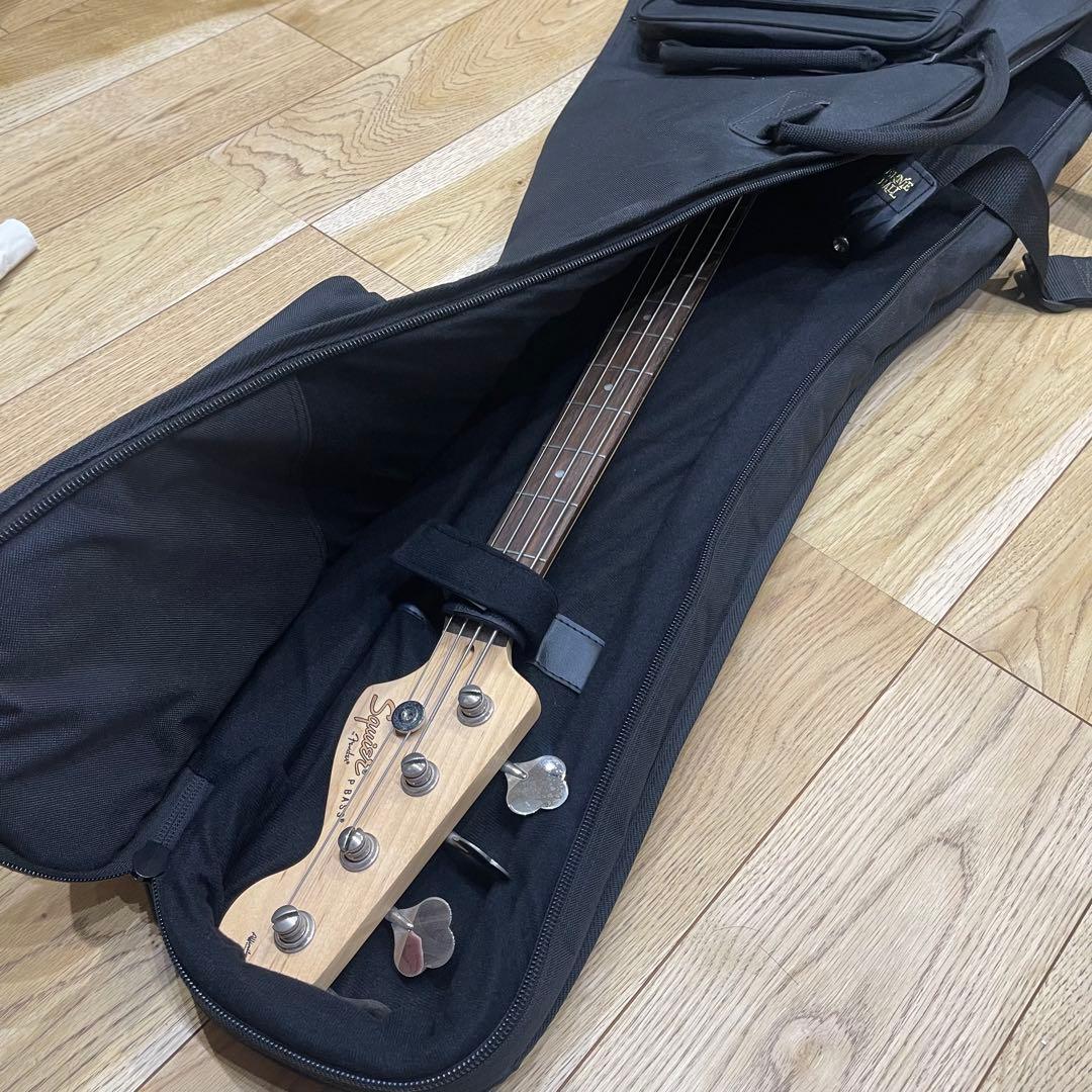 Squier プレシジョンベース　　ブラック　ケース付き