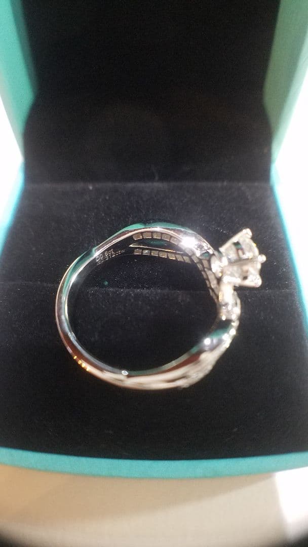 まるちゃんページ！最高級モアサナイトリング