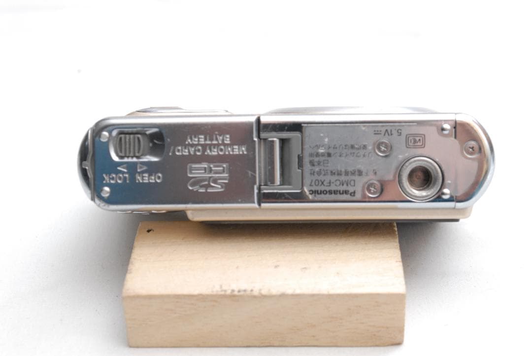 Panasonic LUMIX DMC-FX07 (良品）