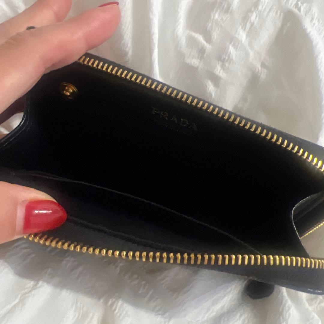 美品 プラダ ケース コンパクトウォレット ブラック サフィアーノレザー