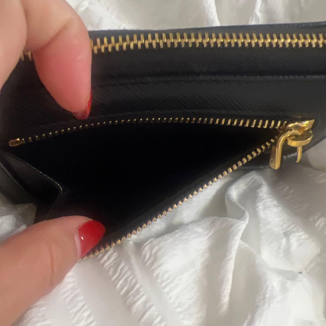 美品 プラダ ケース コンパクトウォレット ブラック サフィアーノレザー