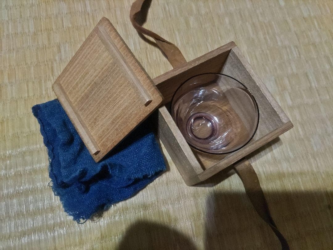 江戸硝子　吹きガラス　酒盃　紫　鉛ガラス　無傷