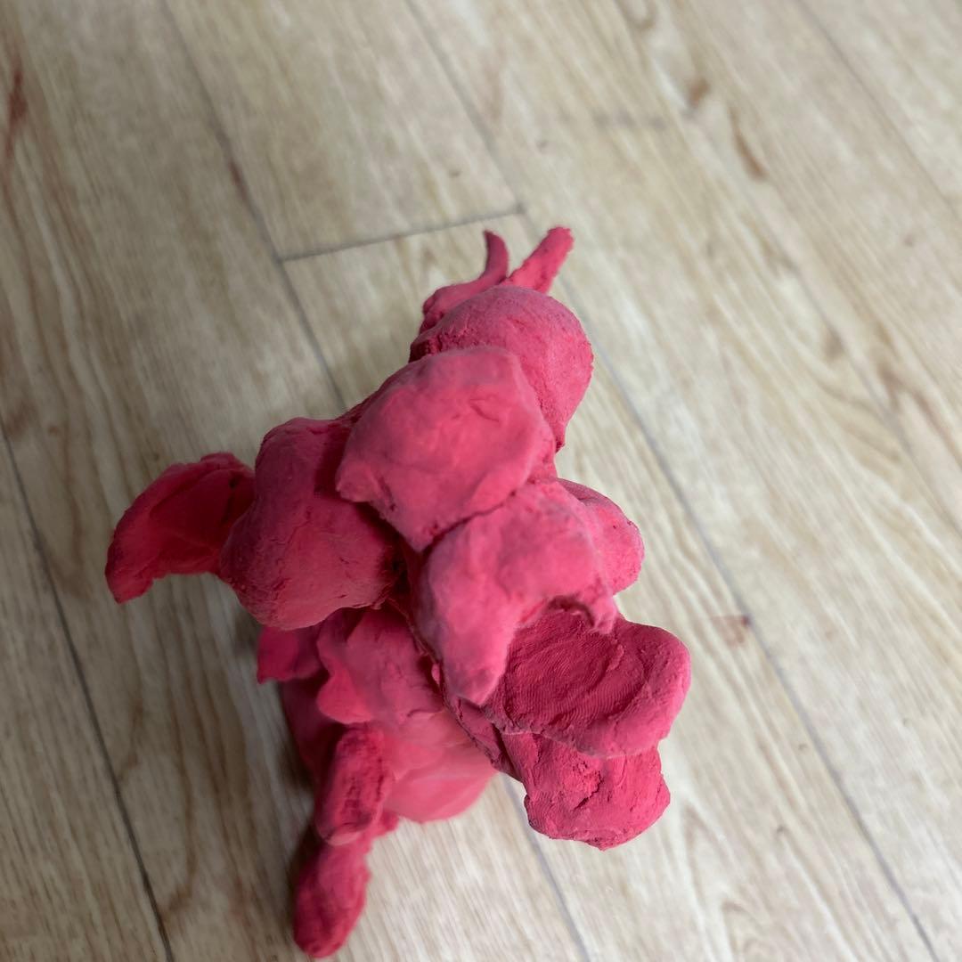 赤い粘土フィギュア