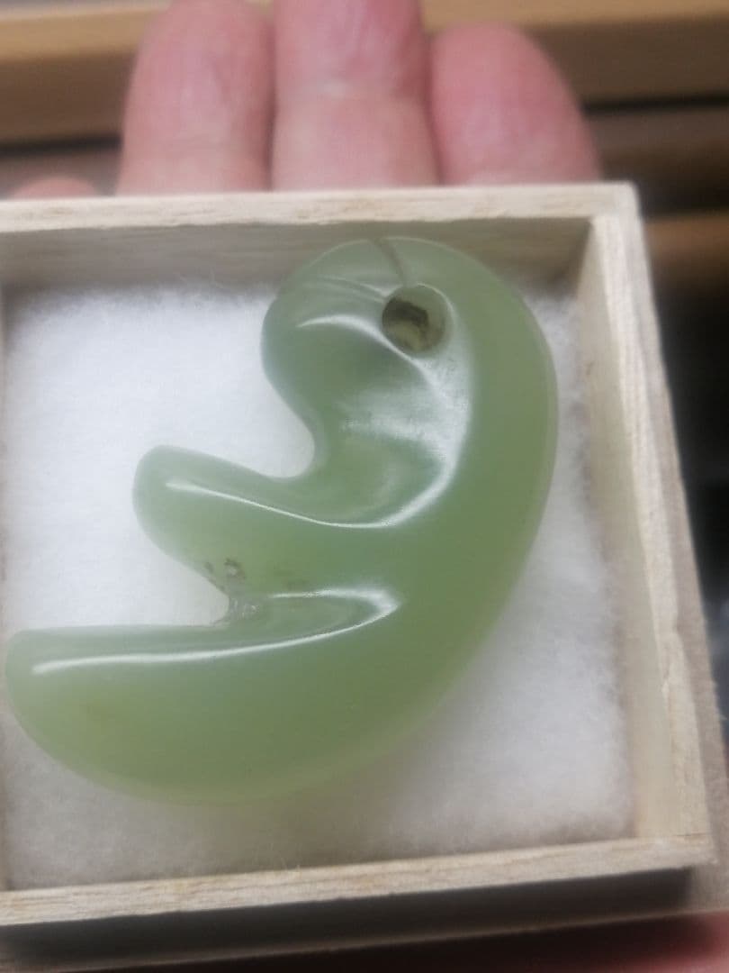 ★古墳期『糸魚川翡翠勾玉』出土品　5.50cm　『超琅玕翡翠』本物。儀式勾玉です