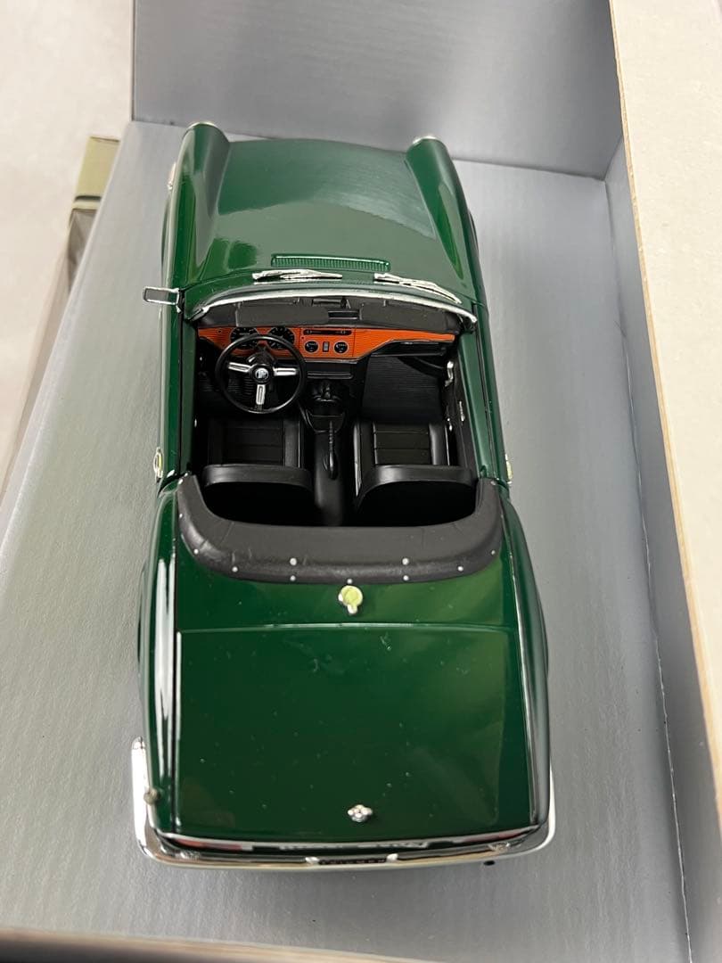 1/18★TRIUMPH SPITFIRE MK-Ⅳ 1970★トライアンフ