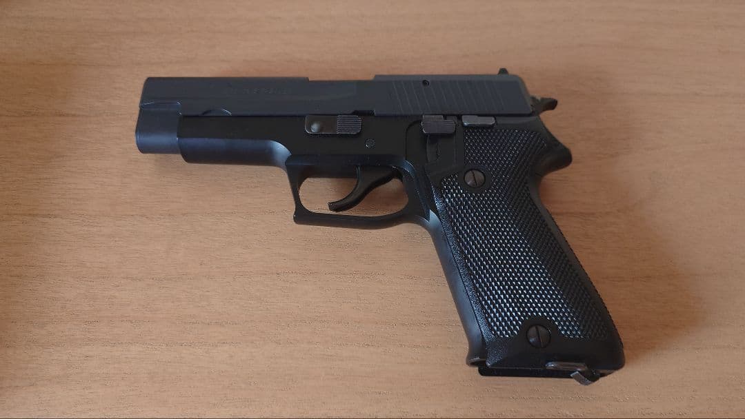 タナカワークス　SIG　P220 陸上自衛隊 9mm拳銃　ガスブローバック