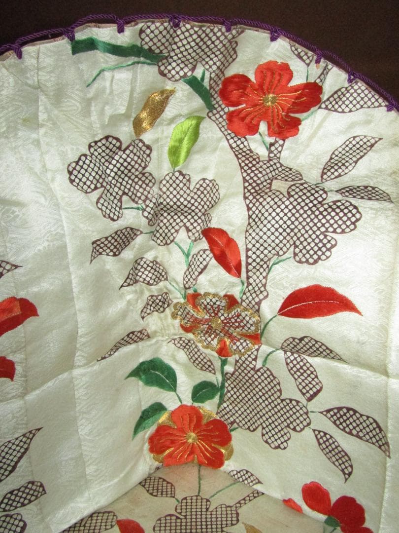 珍品！【江戸時代　小袖生地内張り箱】刺繍・絞り　古布