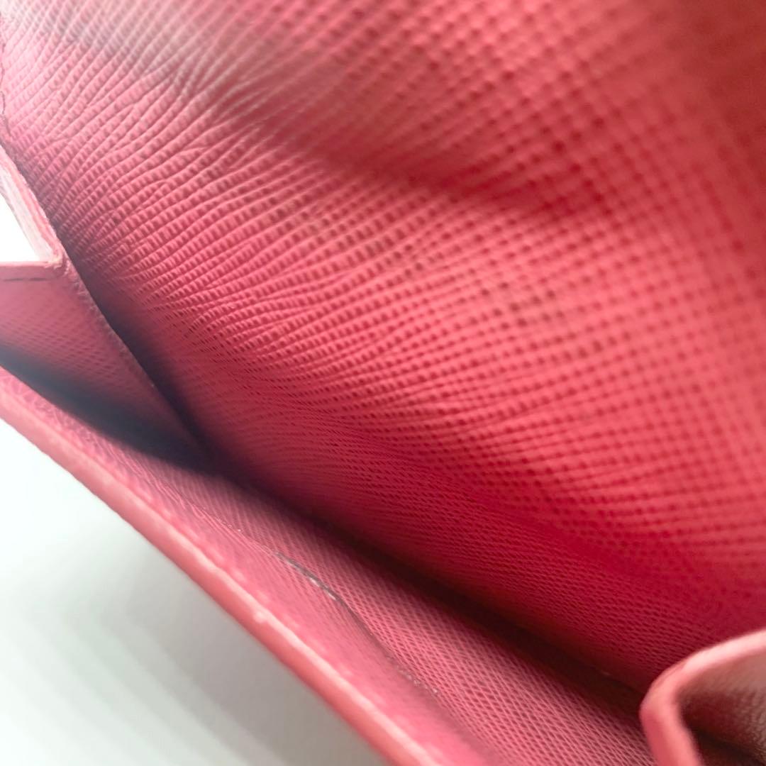 人気色✨PRADA 濃ピンク サフィアーノ ミニウォレット レター型 金ロゴ