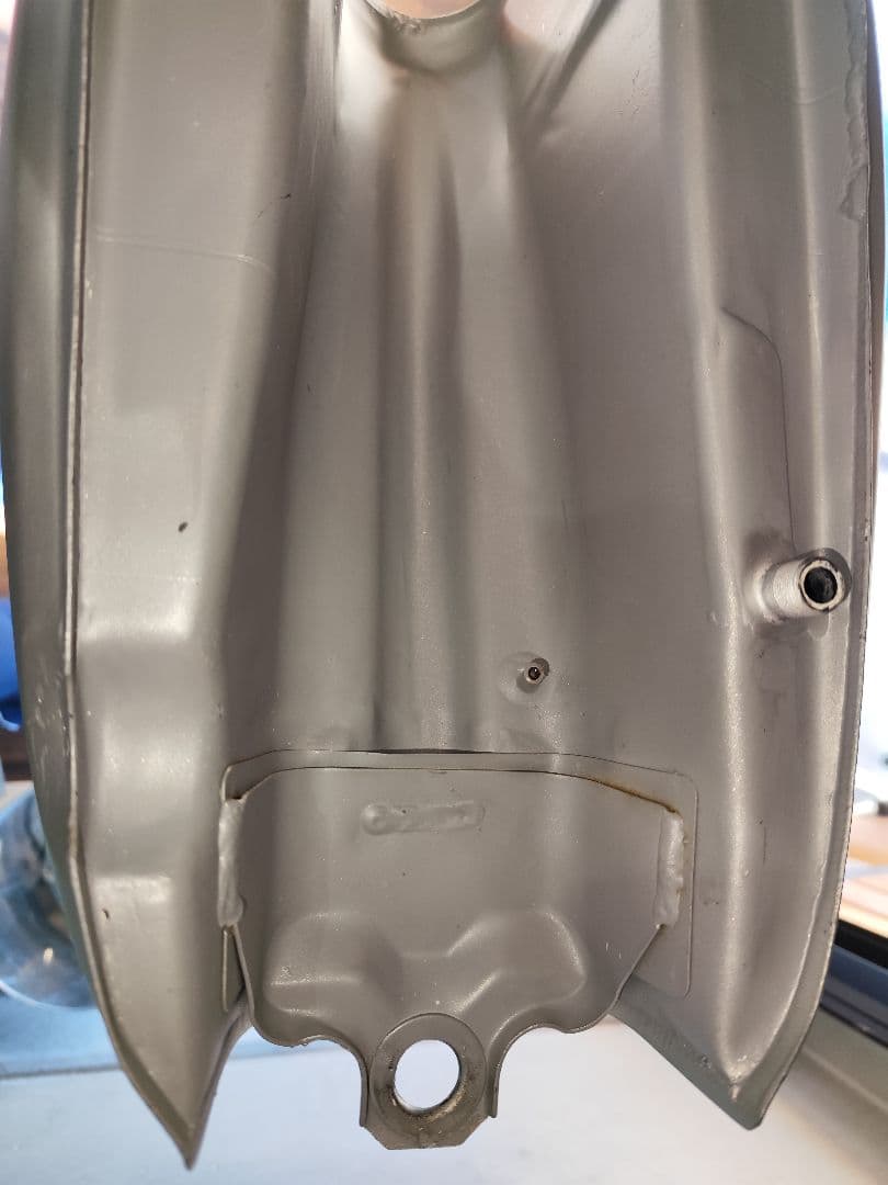 エイプ　ガソリンタンク シルバー