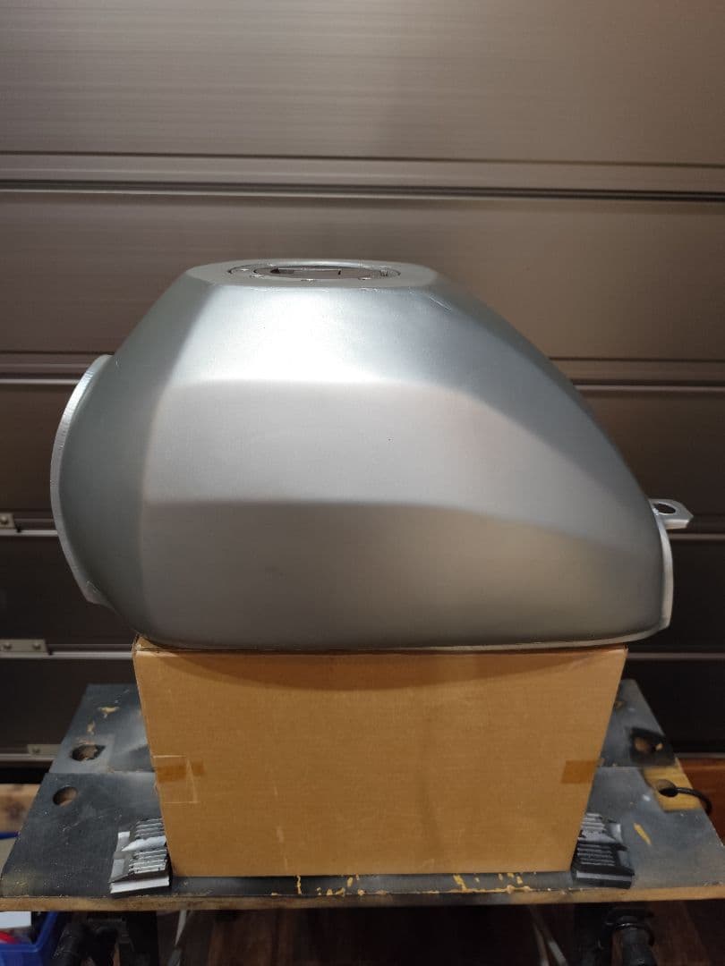 エイプ　ガソリンタンク シルバー