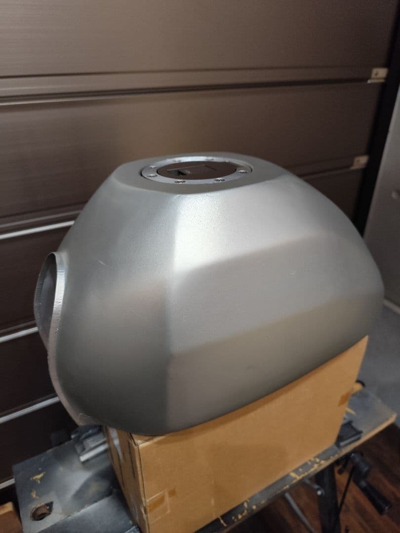 エイプ　ガソリンタンク シルバー