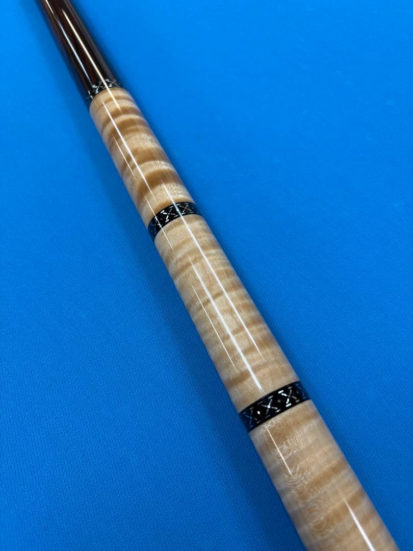 ビリヤード　FUKUキュー