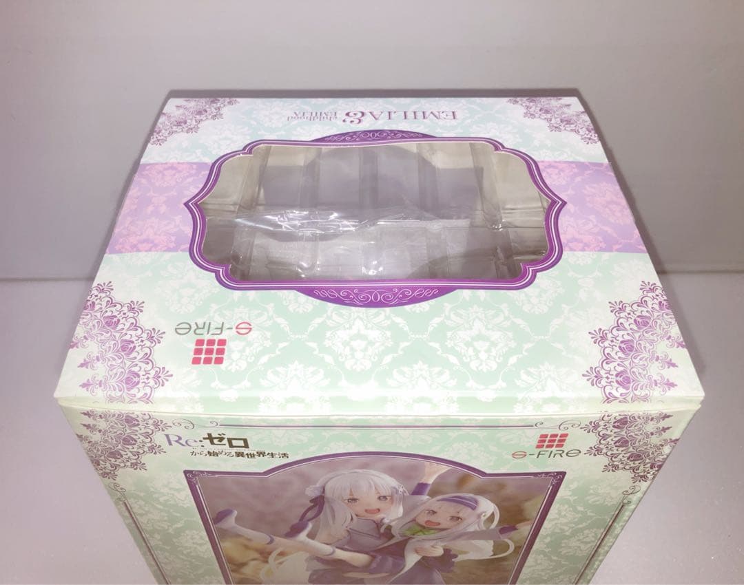 Re:ゼロから始める異世界生活　フィギュア　エミリア＆幼少期エミリア