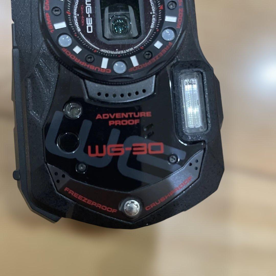 RICOH WG-30 コンパクトデジタルカメラ　本体　バッテリー
