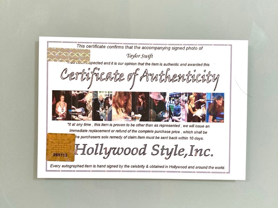 テイラー・スウィフト直筆サイン入り2Lサイズ写真…