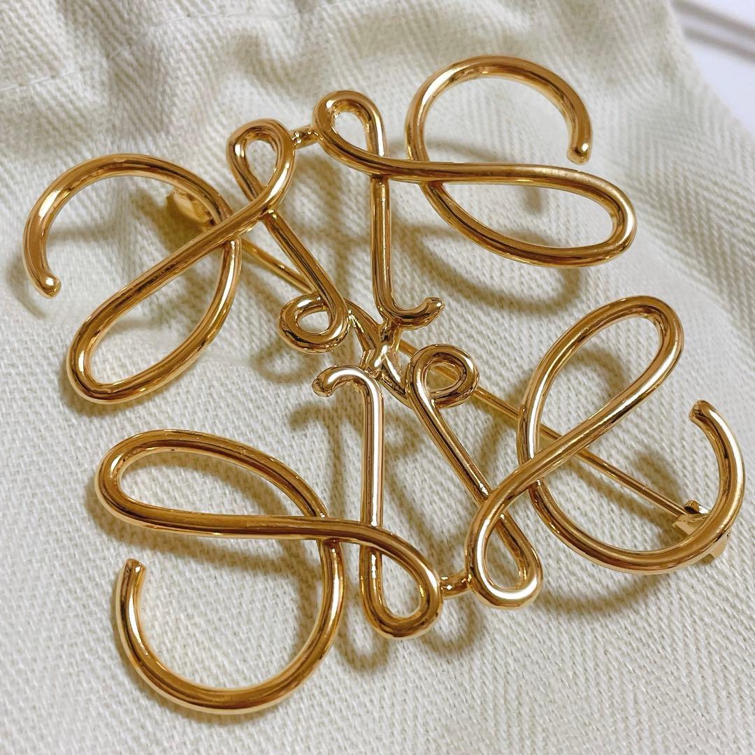 【美品】LOEWE アナグラム ブローチ ゴールド