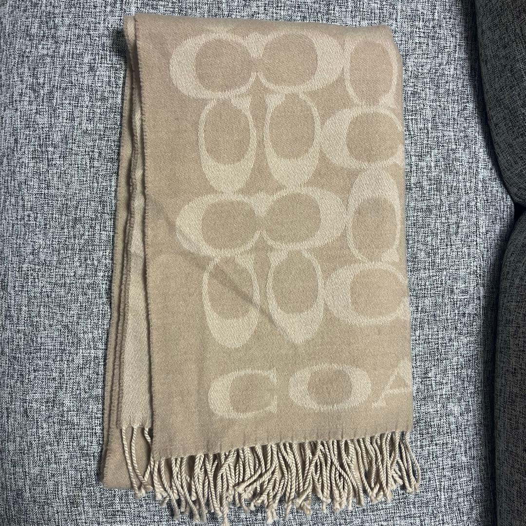 COACH コーチ　ロゴ入りマフラー大判　シグネチャーショール　(ベージュ系)