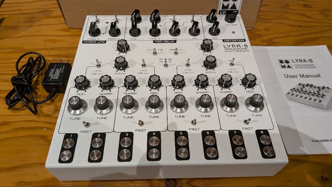 LYRA-8 アナログシンセサイザー