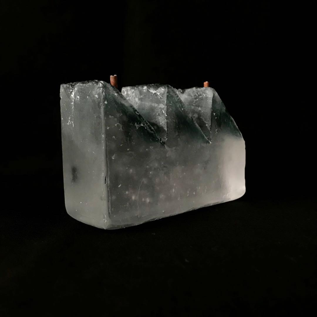 ガラス作家　佐伯泰典作　「夢工場　囚われた想い」