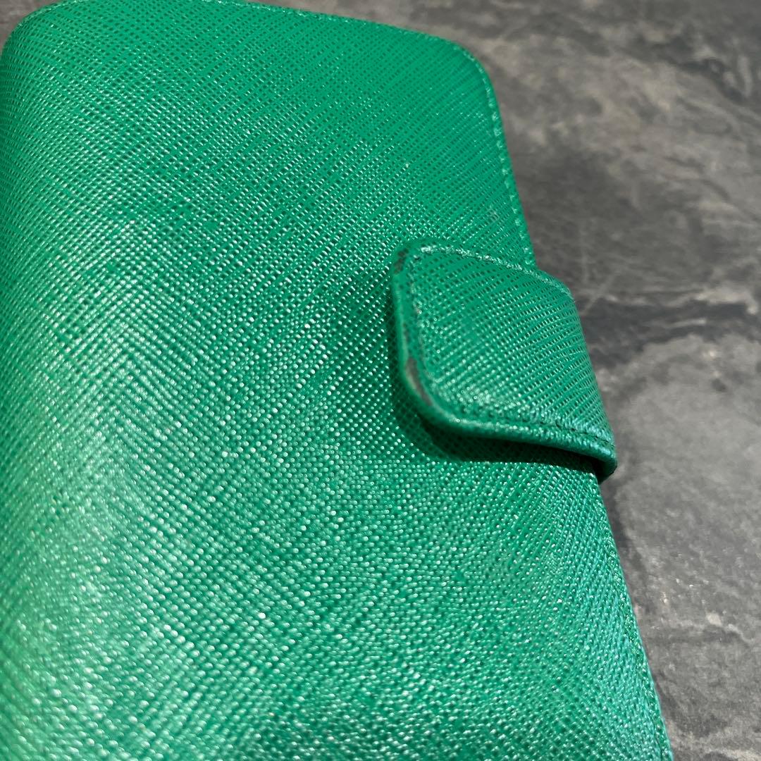 PRADA グリーン 二つ折り財布　サフィアーノ