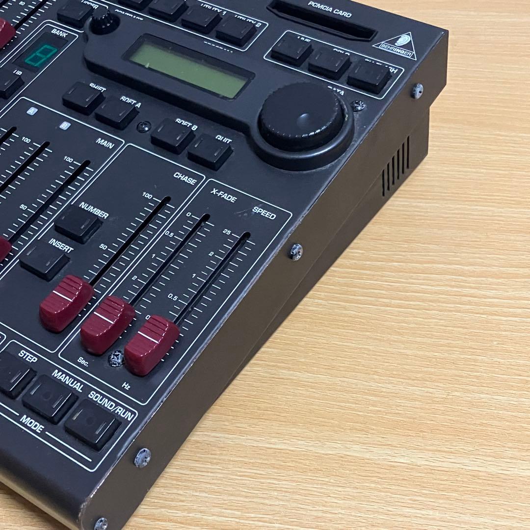 BEHRINGER ベリンガー EUROLIGHT LC2412