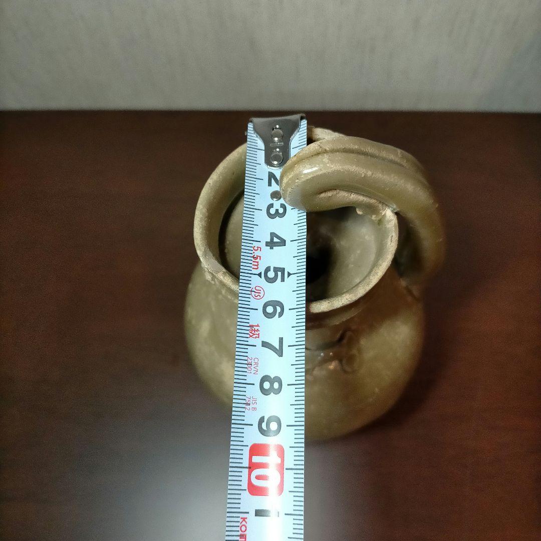 六朝青磁の鶏冠壺