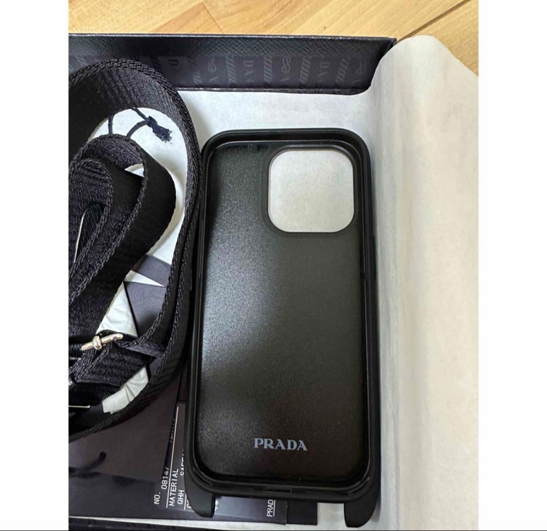 PRADA iPhone14proケース ストラップ付き