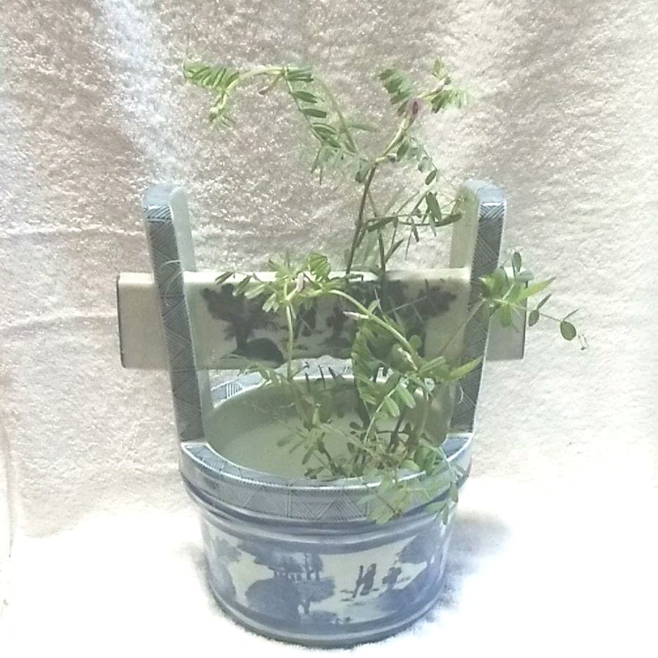 高さ約30センチ、チョケイ約21センチ、回り約67センチ、重さ約5キロ、