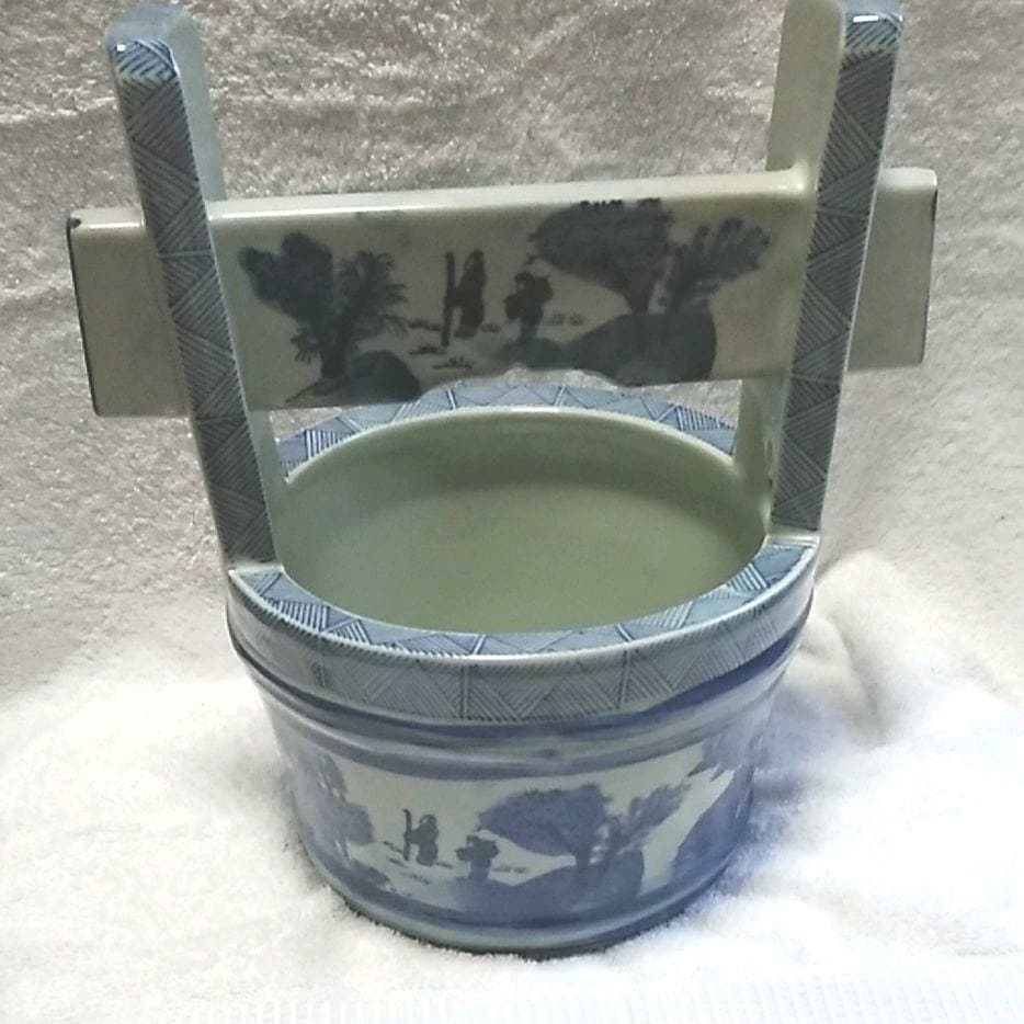 高さ約30センチ、チョケイ約21センチ、回り約67センチ、重さ約5キロ、