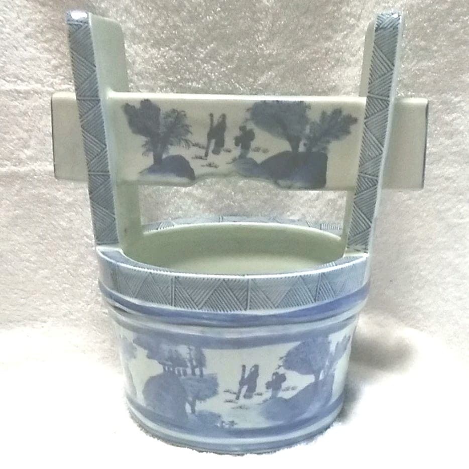 高さ約30センチ、チョケイ約21センチ、回り約67センチ、重さ約5キロ、