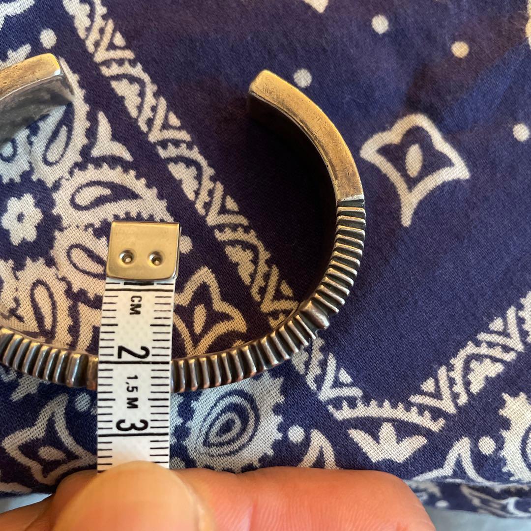 ロンべドニー バングル