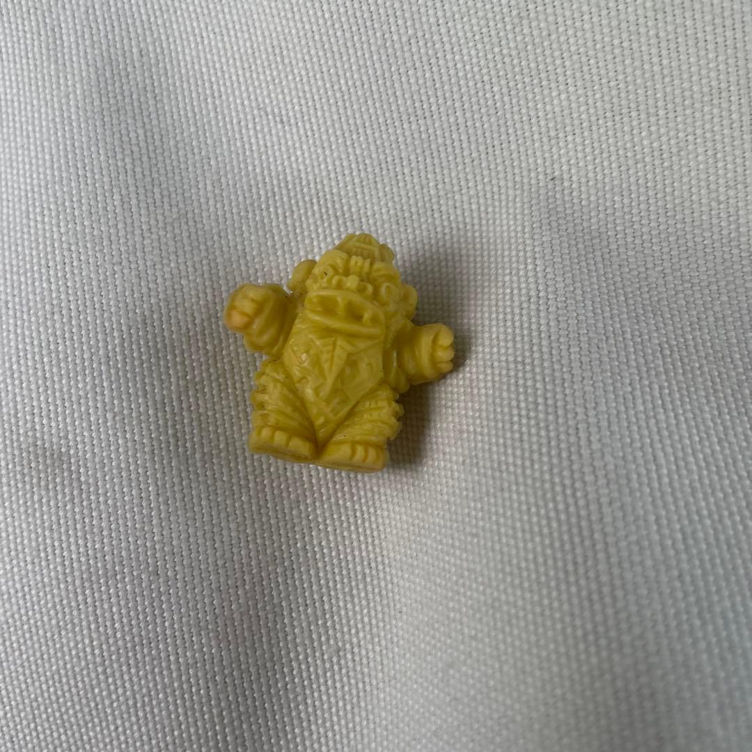 怪獣消しゴムシリーズ　ミクラス（黄色）