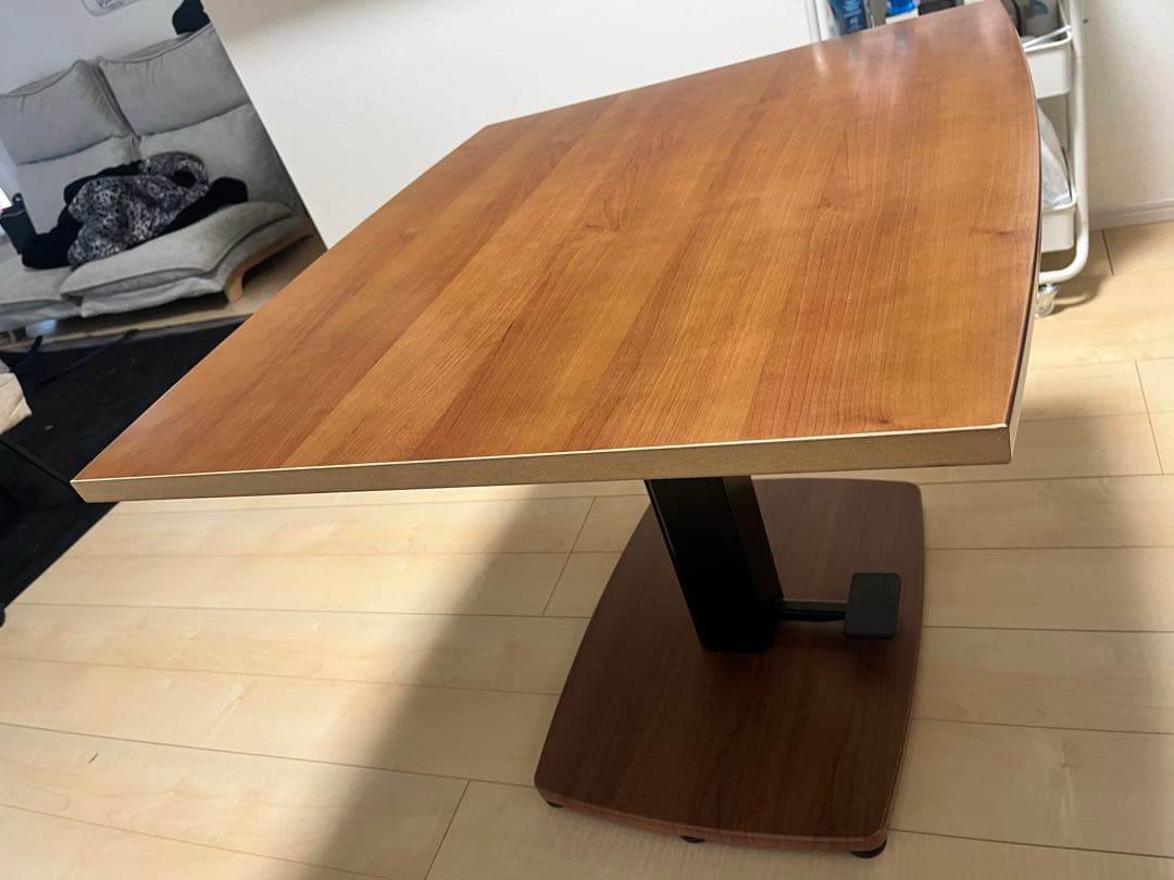 ニトリ　昇降式テーブル