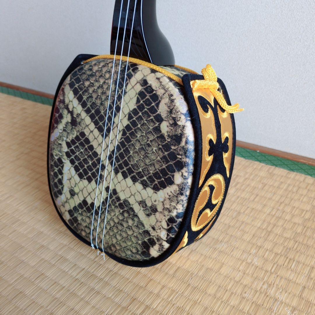 沖縄三線 人工革ヘビ柄 ケース・チューナー付き　ジャンク
