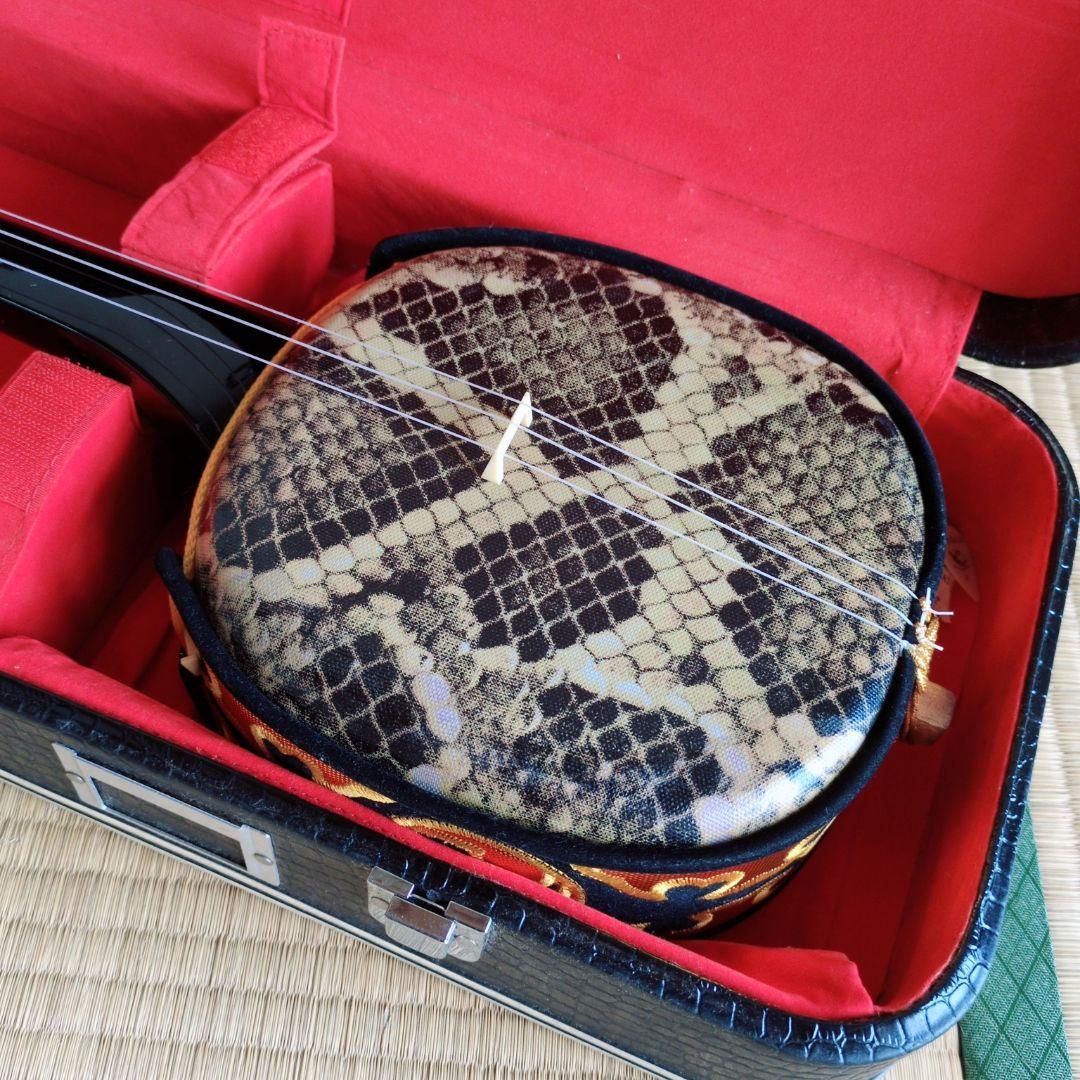 沖縄三線 人工革ヘビ柄 ケース・チューナー付き　ジャンク