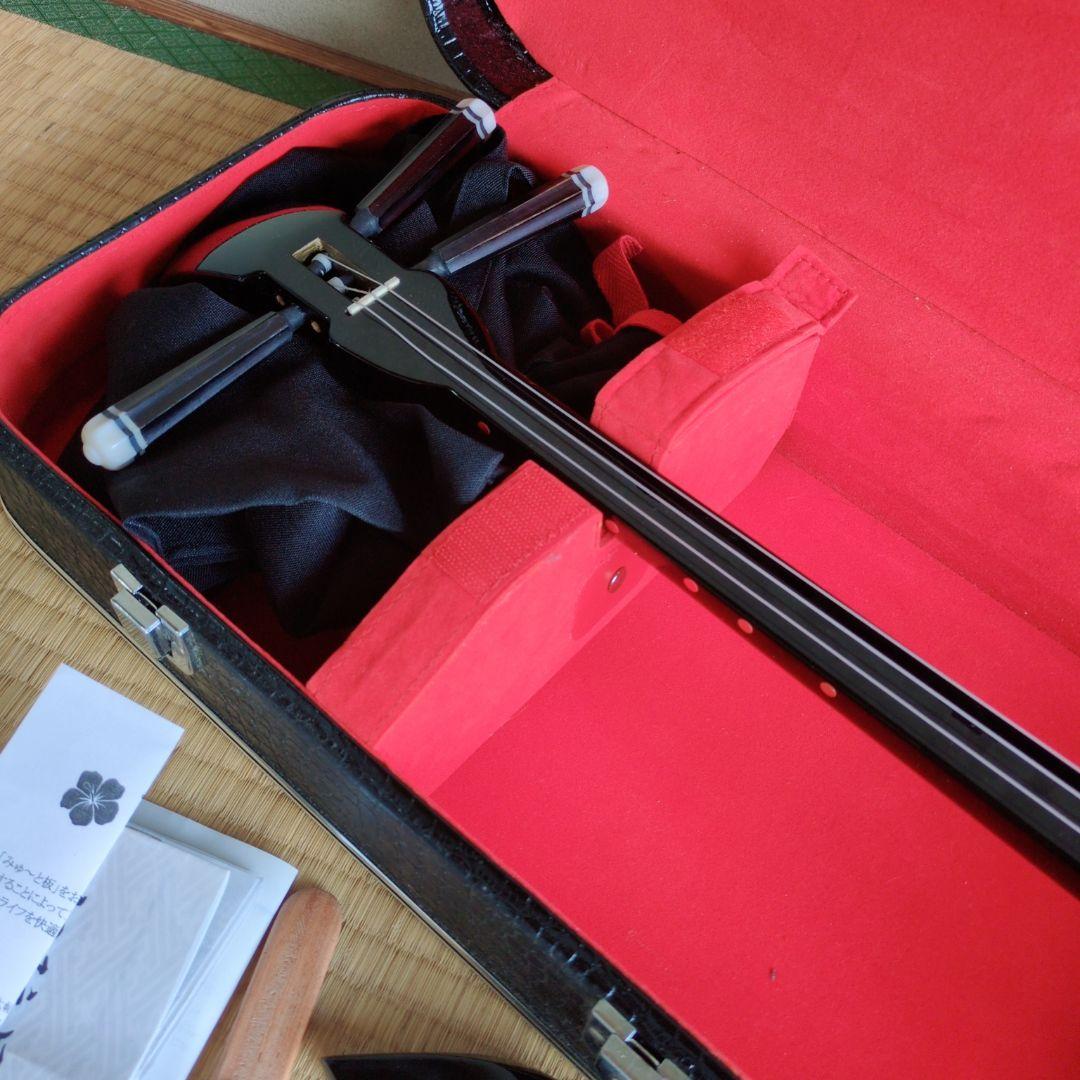 沖縄三線 人工革ヘビ柄 ケース・チューナー付き　ジャンク