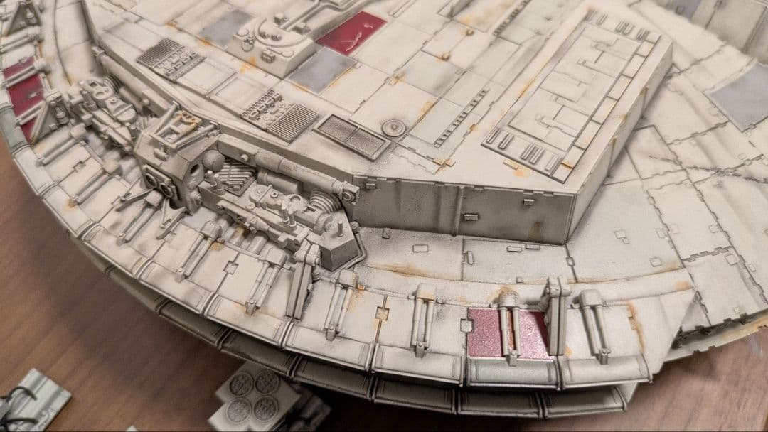 ミレニアム・ファルコン 1/72 完成品　レベル社製