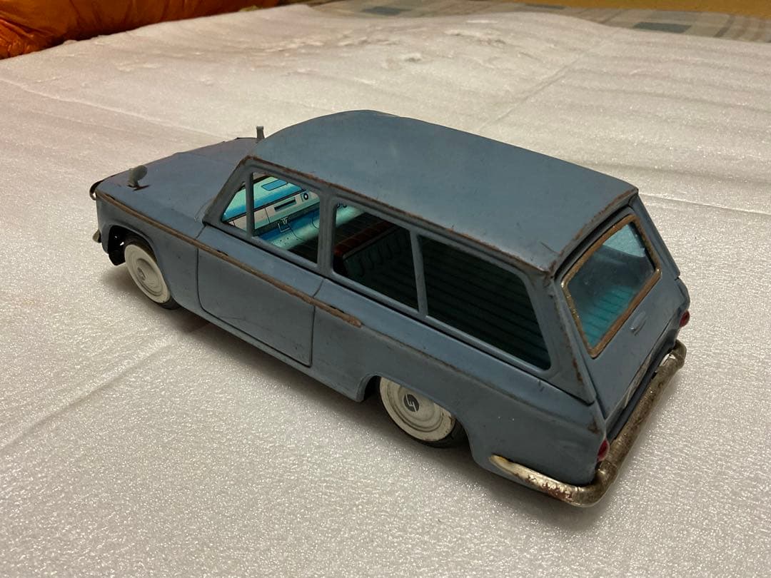 マツダ・ファミリアバン／ブリキカー。【年代不明？箱無し、ミラー取れ】。