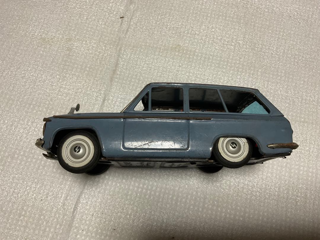 マツダ・ファミリアバン／ブリキカー。【年代不明？箱無し、ミラー取れ】。