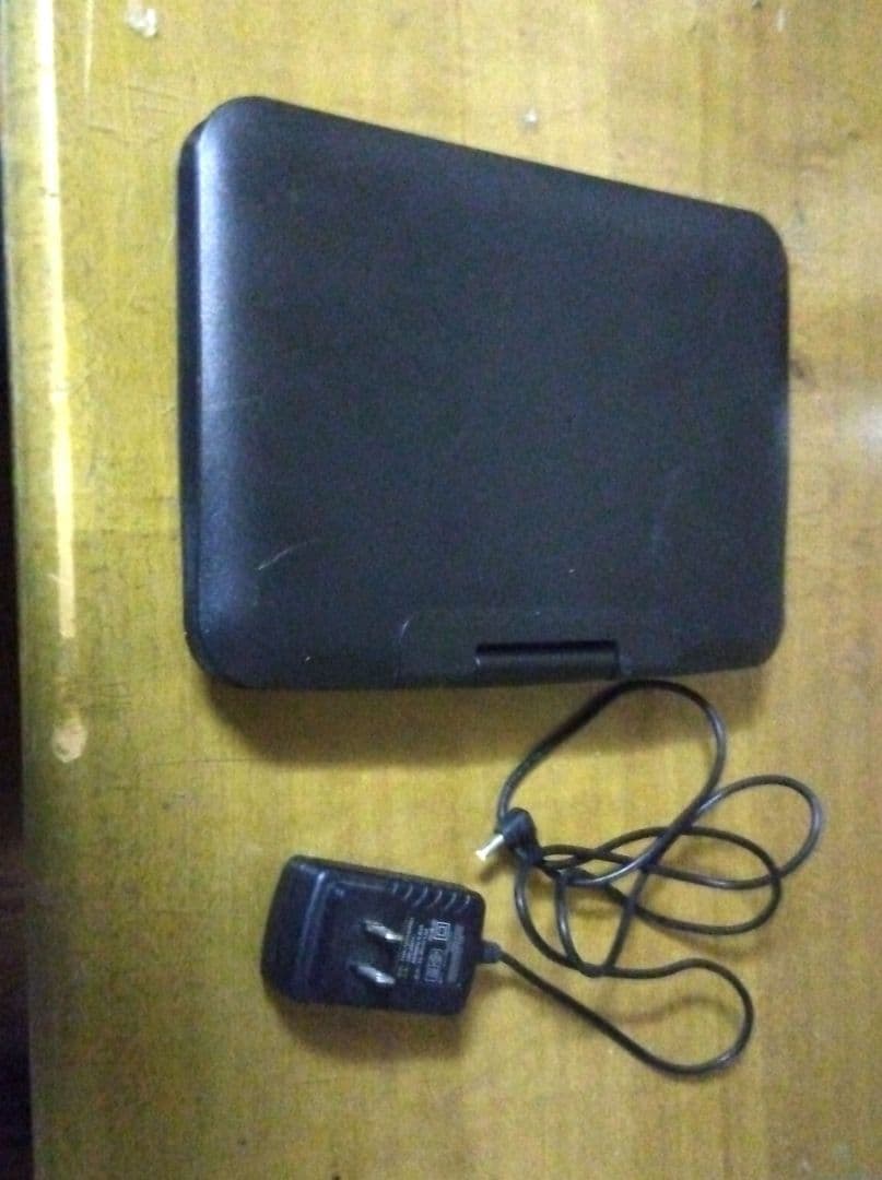 充電器付き9インチDVDプレイヤー