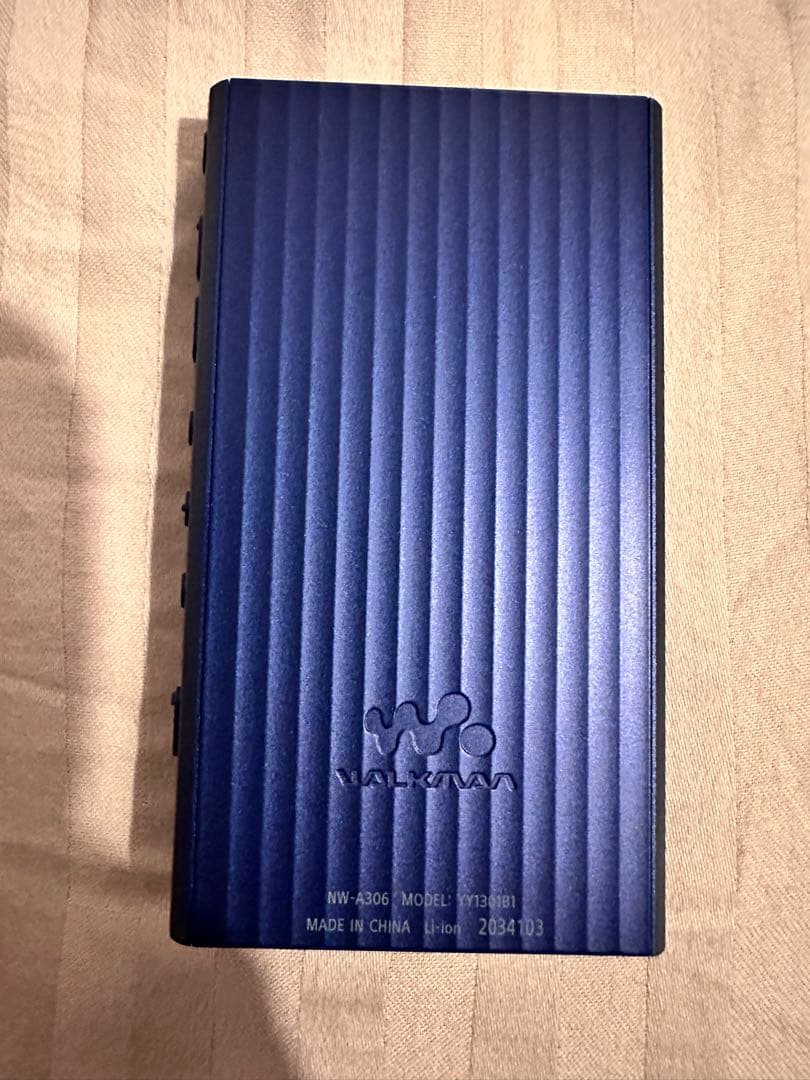 SONY ウォークマン　A306本体とシリコンカバー