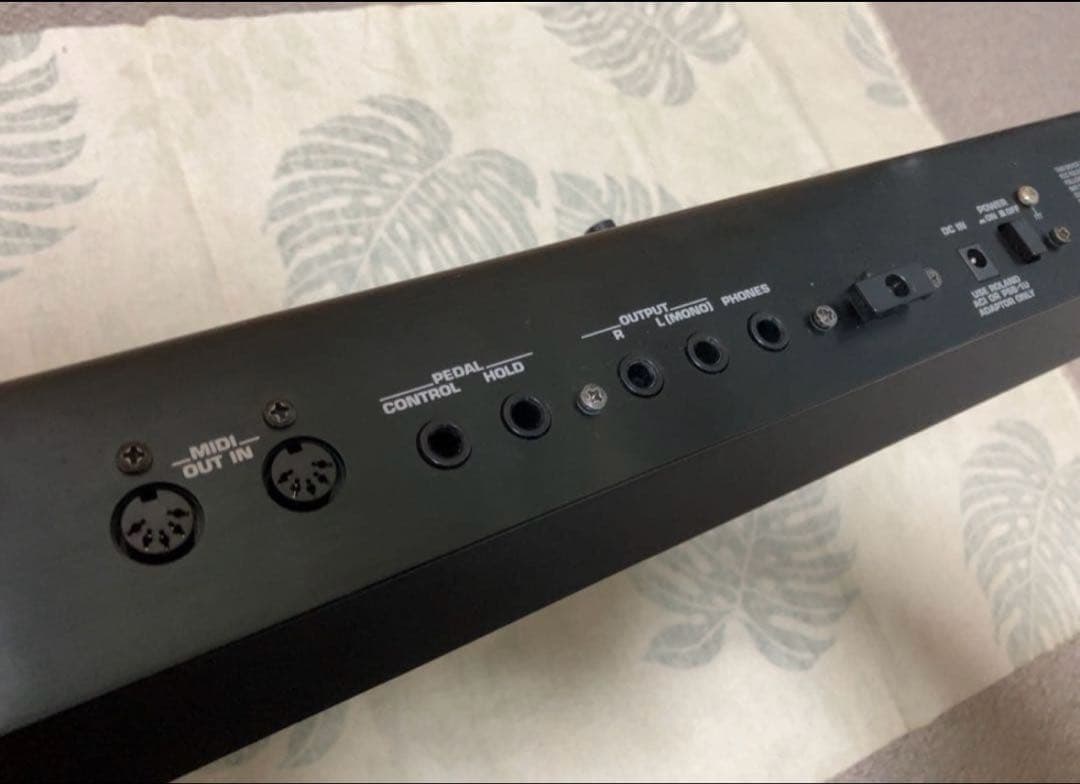 ROLAND JUNO-D シンセサイザー　61鍵