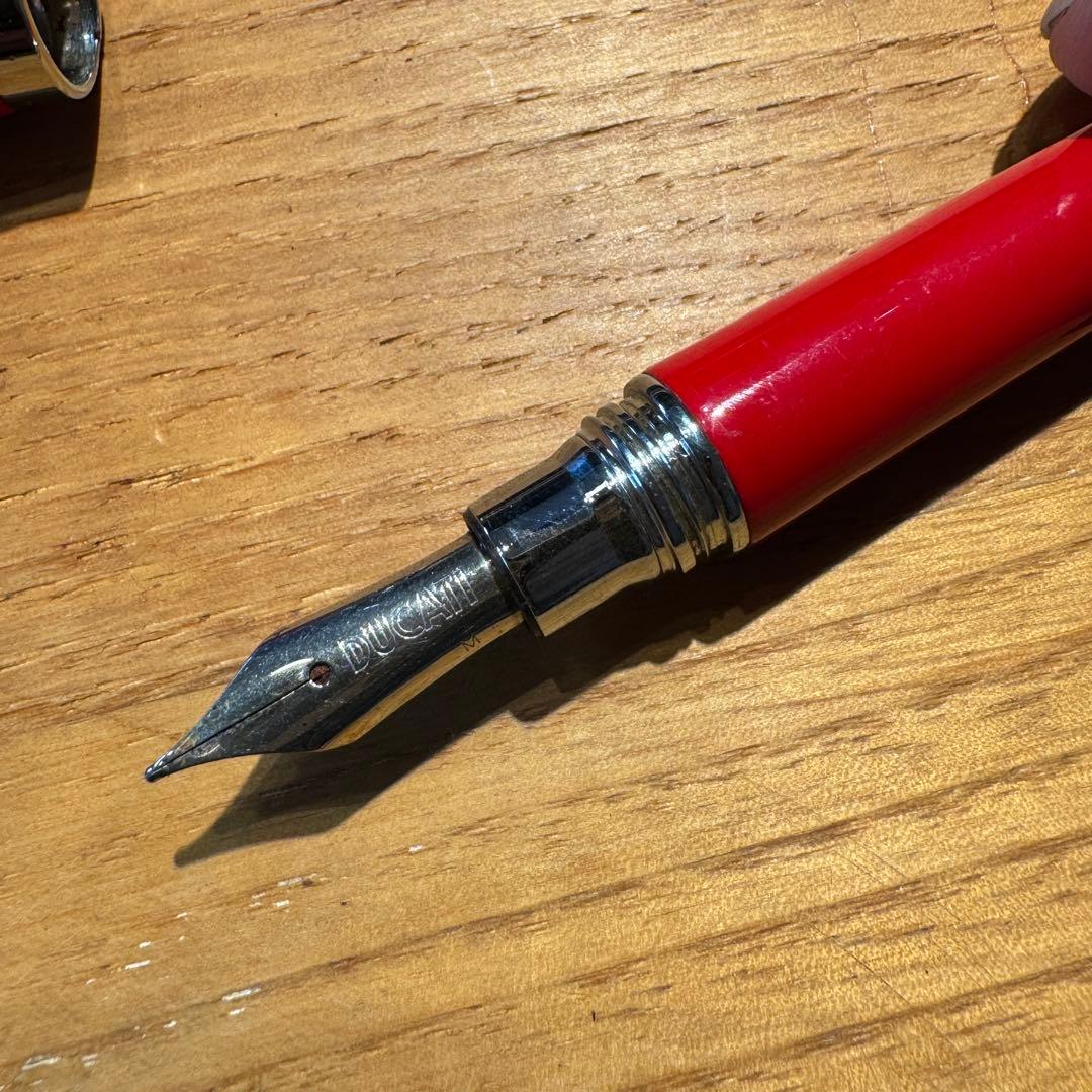 ドゥカティ 750 万年筆