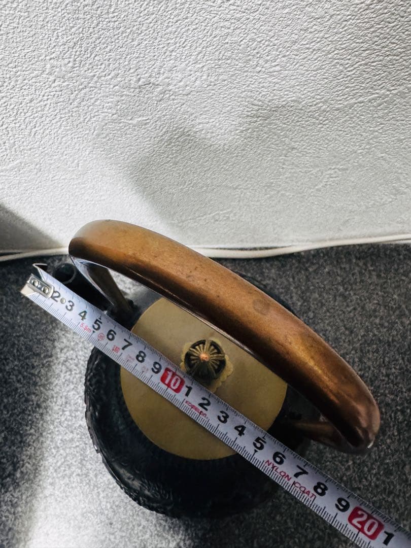 【新品未使用】南部鉄器 砂鉄製 鉄瓶 花柄浮き彫り鉄壺 コーティングなし